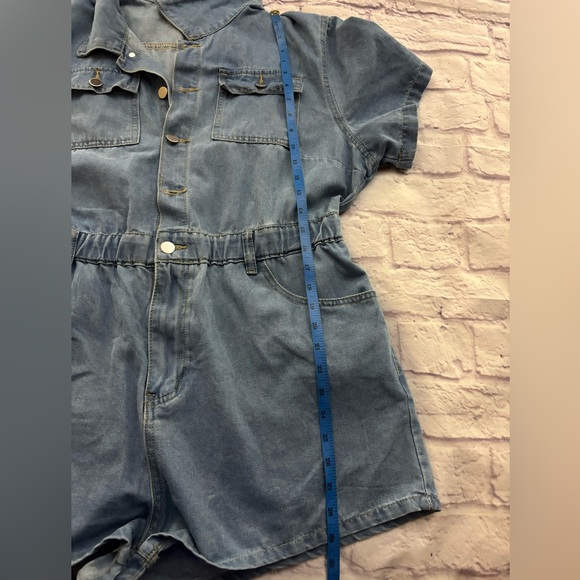🔵”NWOT” CURVY LightWASH Denim Romper - Picture 9 of 13